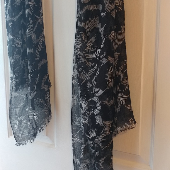 Scarf - Picture 3 of 3